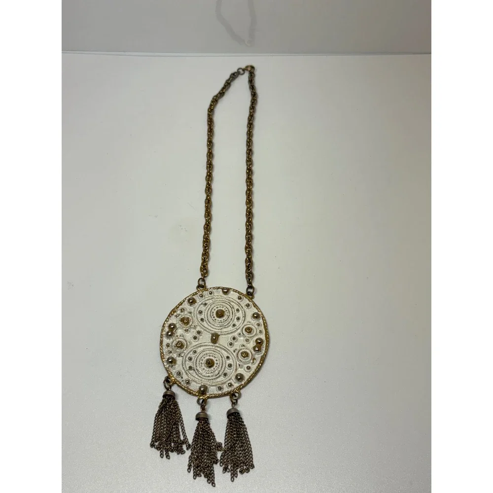 N/A vintage medallion